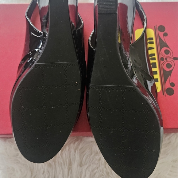 Vaneli Black Heels Sleek Slingback Design - Picture 3 of 3